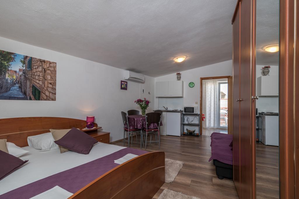 Apartments Mare Трогир Экстерьер фото