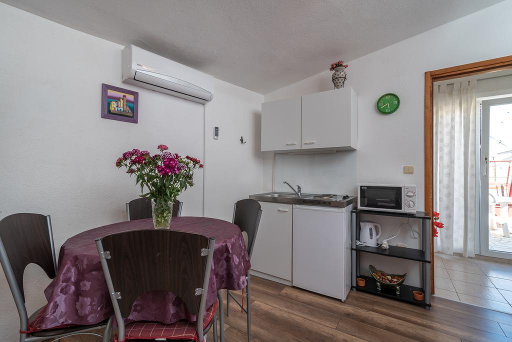 Apartments Mare Трогир Экстерьер фото