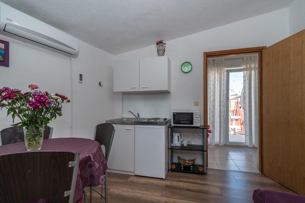 Apartments Mare Трогир Экстерьер фото