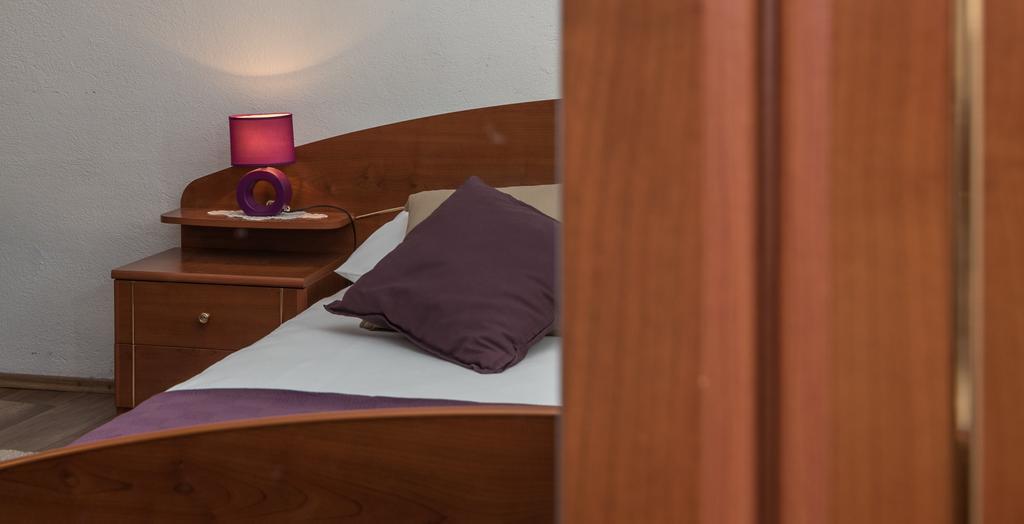 Apartments Mare Трогир Экстерьер фото