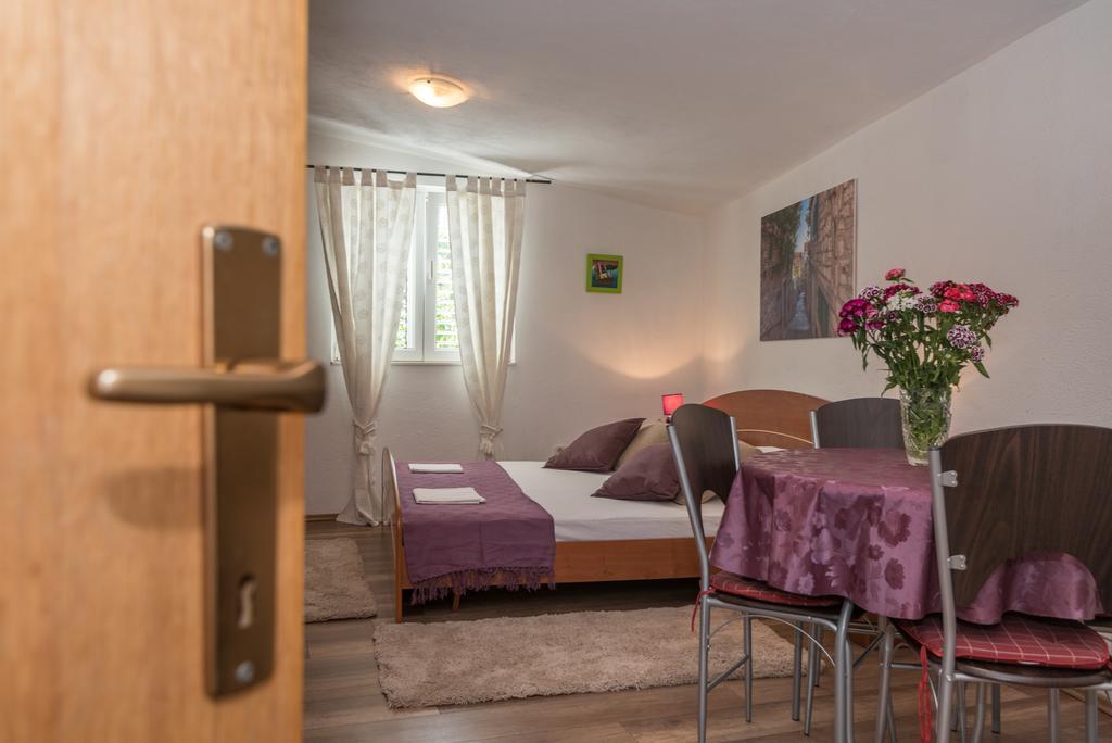 Apartments Mare Трогир Экстерьер фото