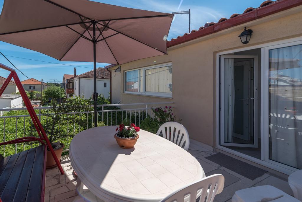 Apartments Mare Трогир Экстерьер фото