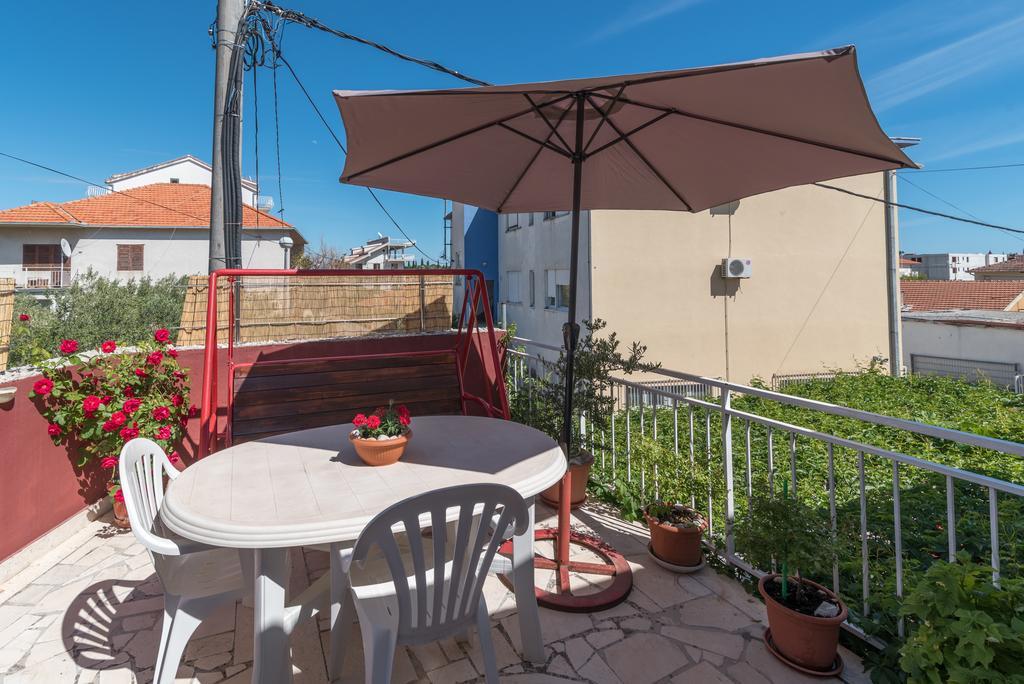 Apartments Mare Трогир Экстерьер фото