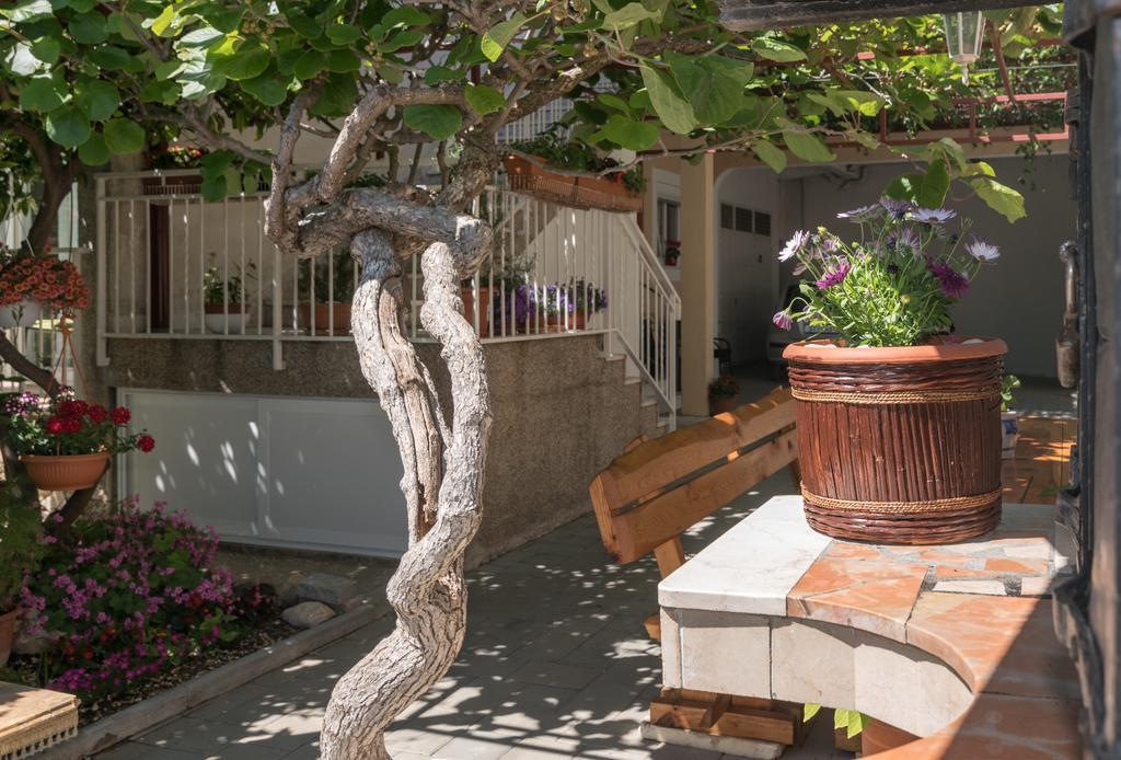 Apartments Mare Трогир Экстерьер фото